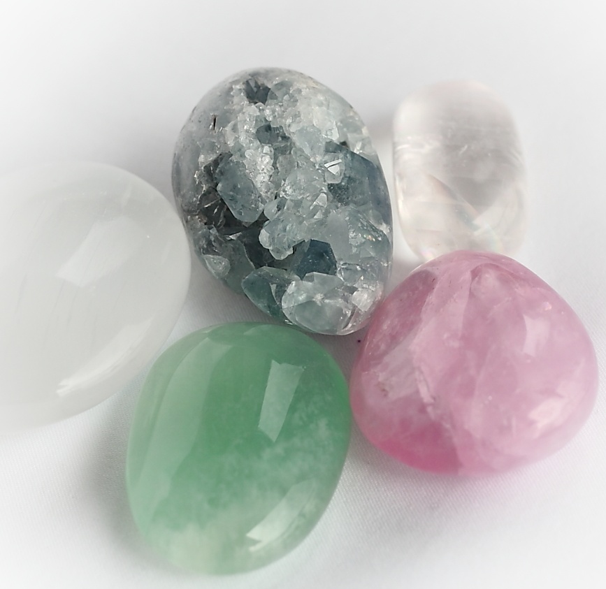 Kristalleja ja kiviä